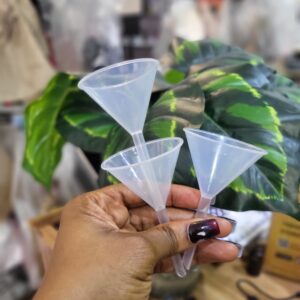MEDIUM PLASTIC FUNNEL