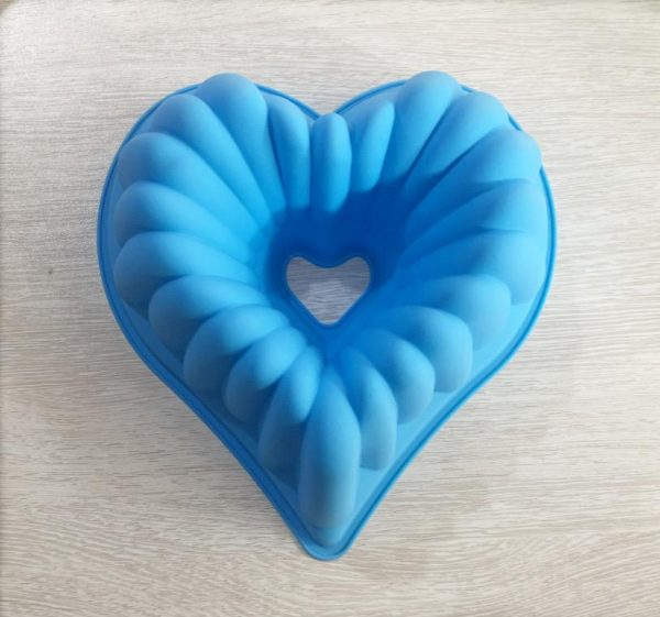 Hallow Heart Mold