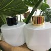 White round matte and glossy diffuser bottle