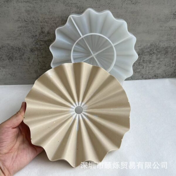 Wave drain tray mold