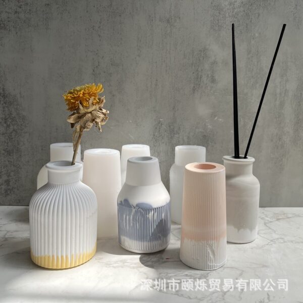 Stripe vase mold