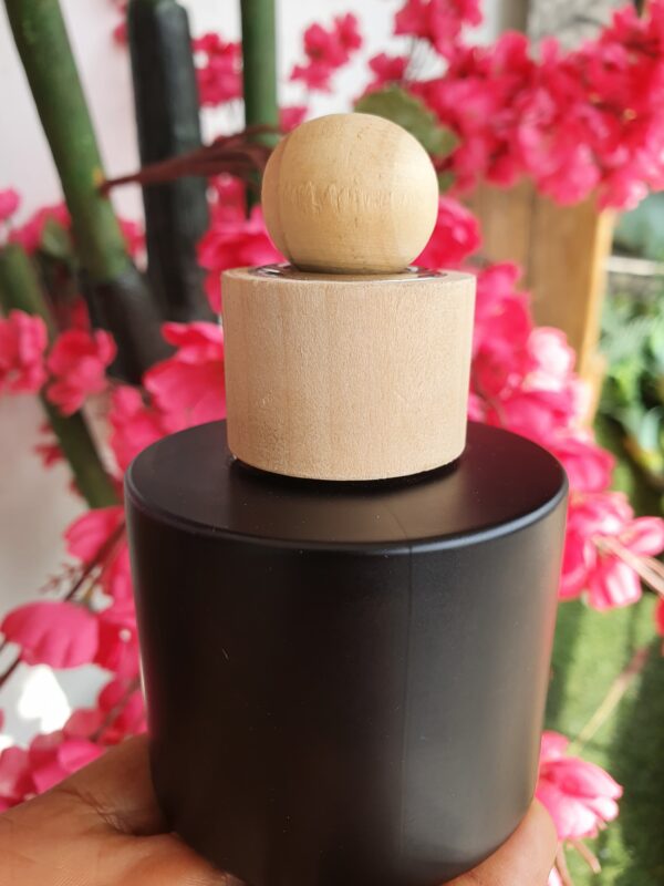 Ruby Matteblack With Wooden Cover