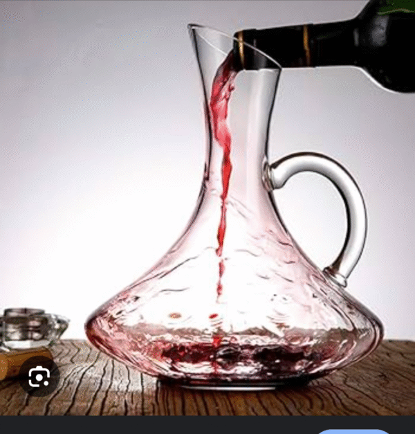 Clear decanter with handle